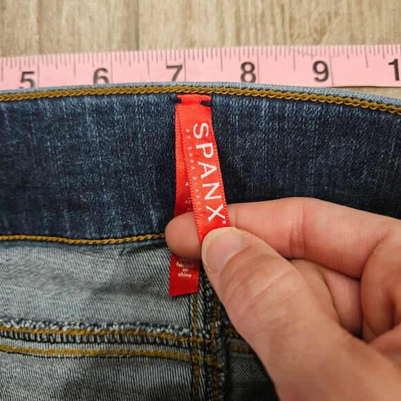 Spanx Jeans Womens Size M Skinny Raw Released Hem Distressed Dark Wash Denim - Picture 11 of 14